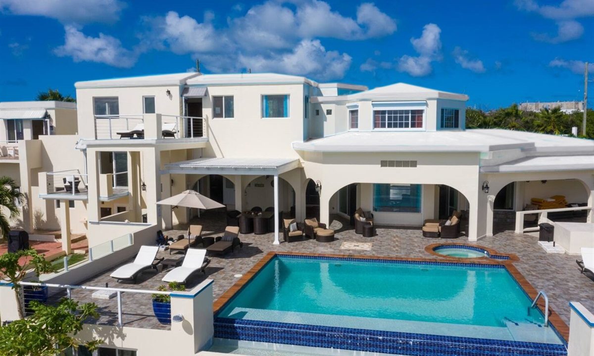 1b5d8c3e0f7d475791bc2a55355539e9-Large