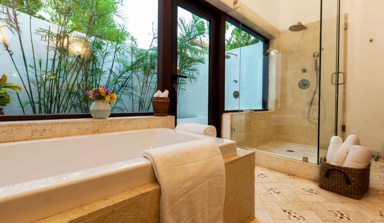 Anguilla-Villa-Alegria-Master-Bath-Tub_7201