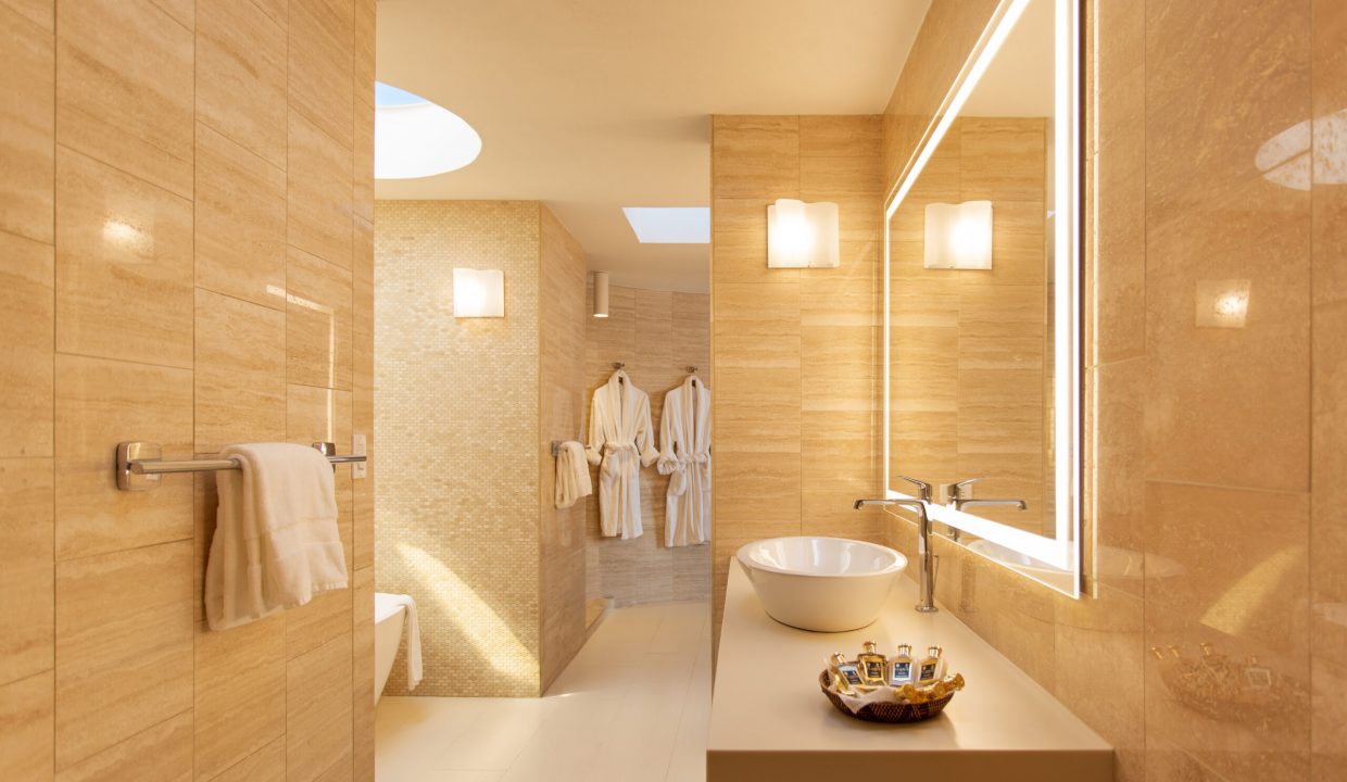 Bathroom-1-Antilles-Pearl-scaled