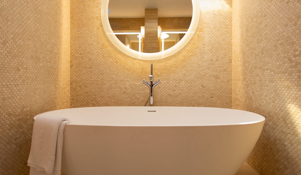 Bathtub-Antilles-Pearl-scaled