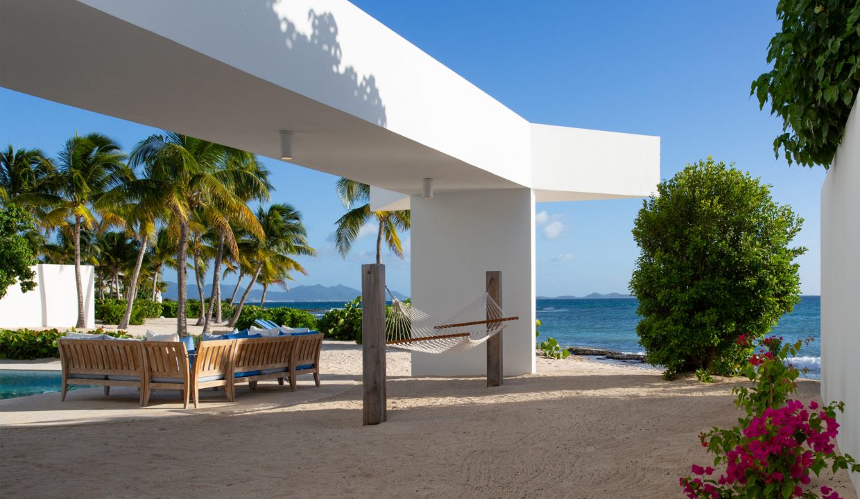 Skywalk-From-Below-Antilles-Pearl-scaled