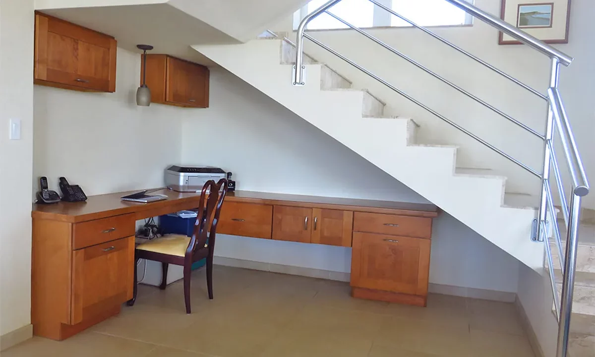 Waterfront-Luxury-Home-11