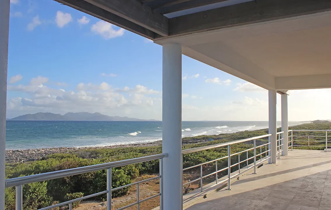 Waterfront-Luxury-Home-2