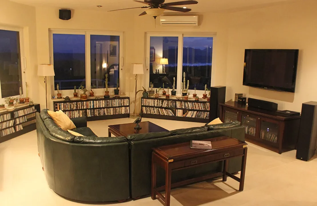 Waterfront-Luxury-Home-7