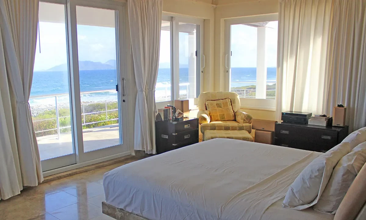 Waterfront-Luxury-Home-8