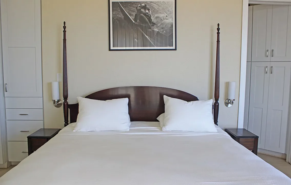 Waterfront-Luxury-Home-9