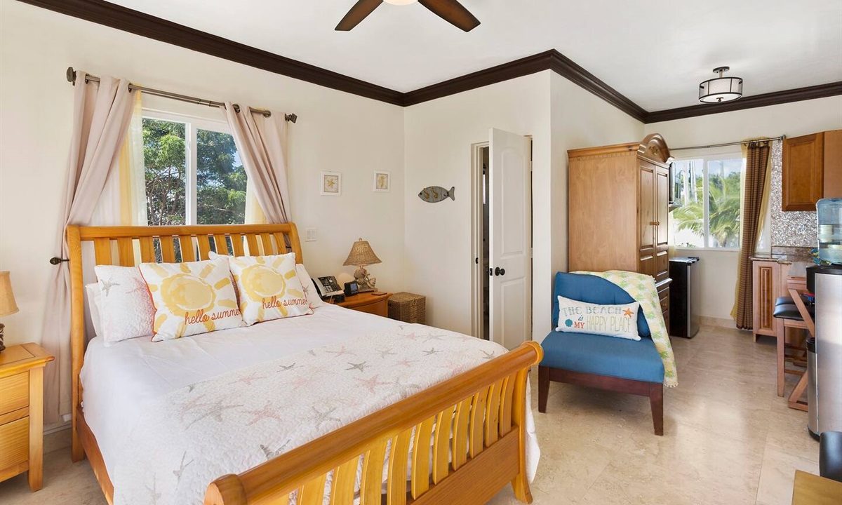 f89e115034b841df903cedb105999f86-Large