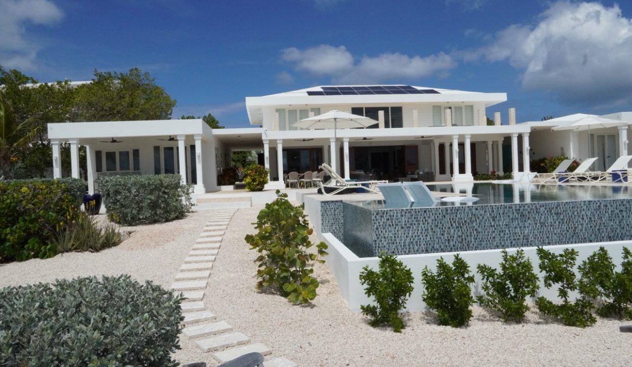 67e452640f6e8180dfb5e29b_DSC01143 Large