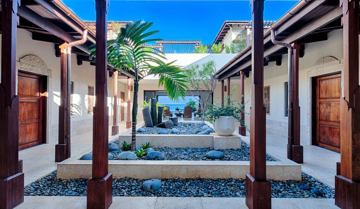 anguilla-neveah-villa-courtyard