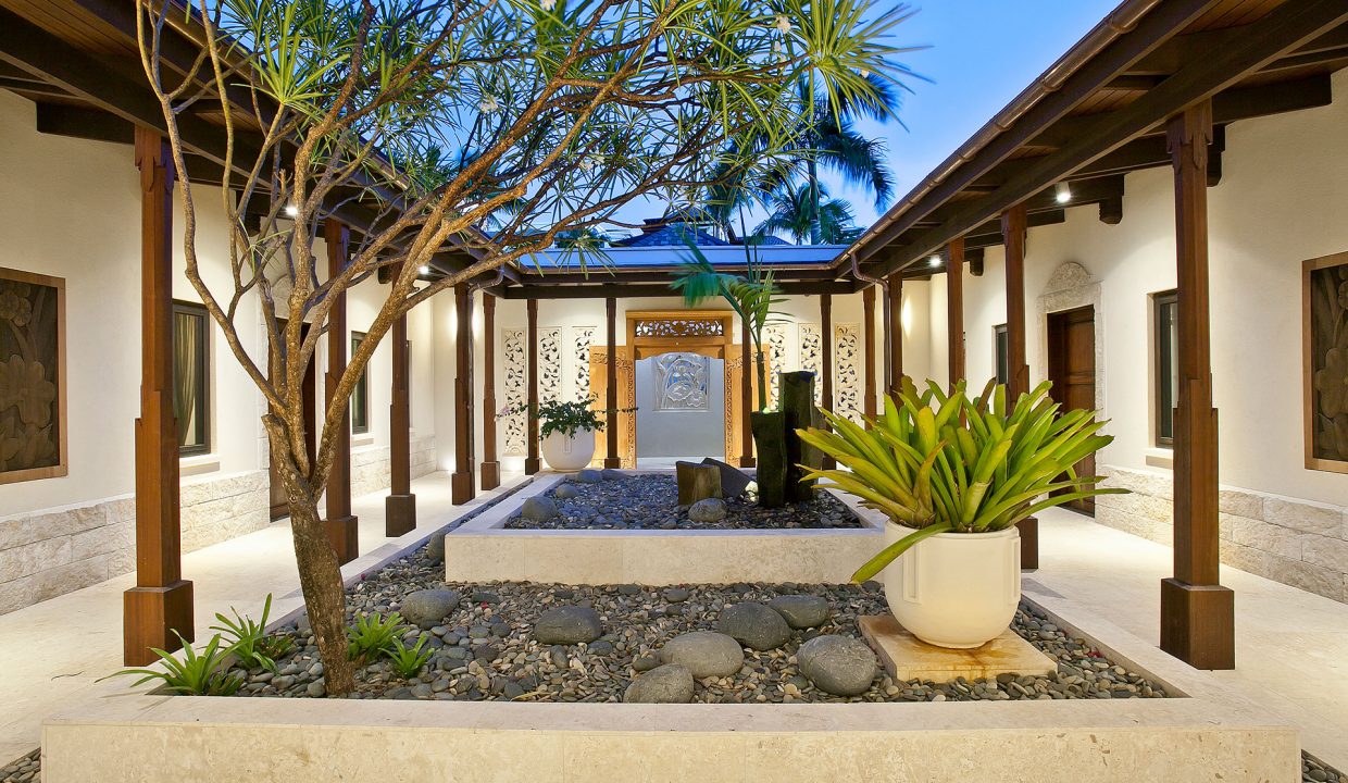 anguilla-neveah-villa-courtyard-night