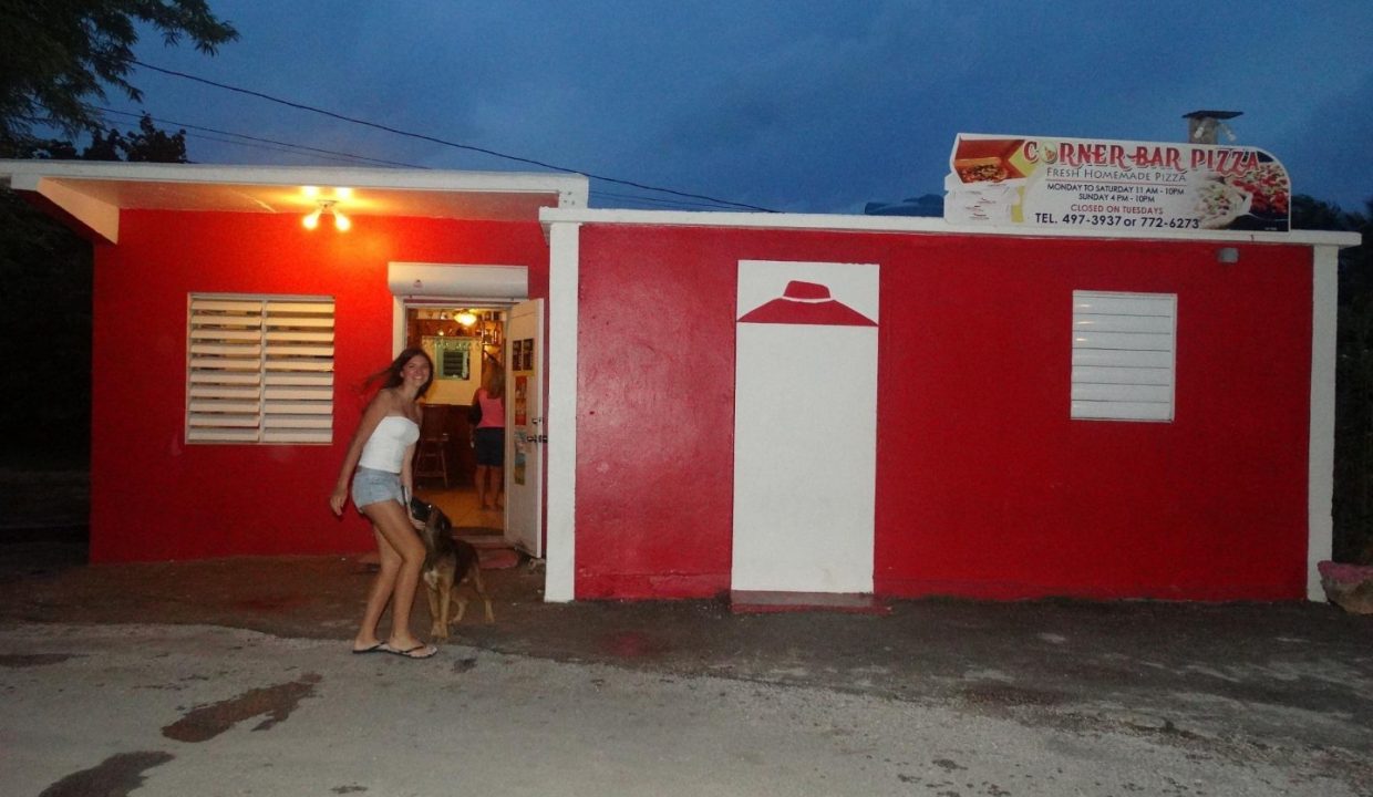 corner-bar-and-pizza (2)