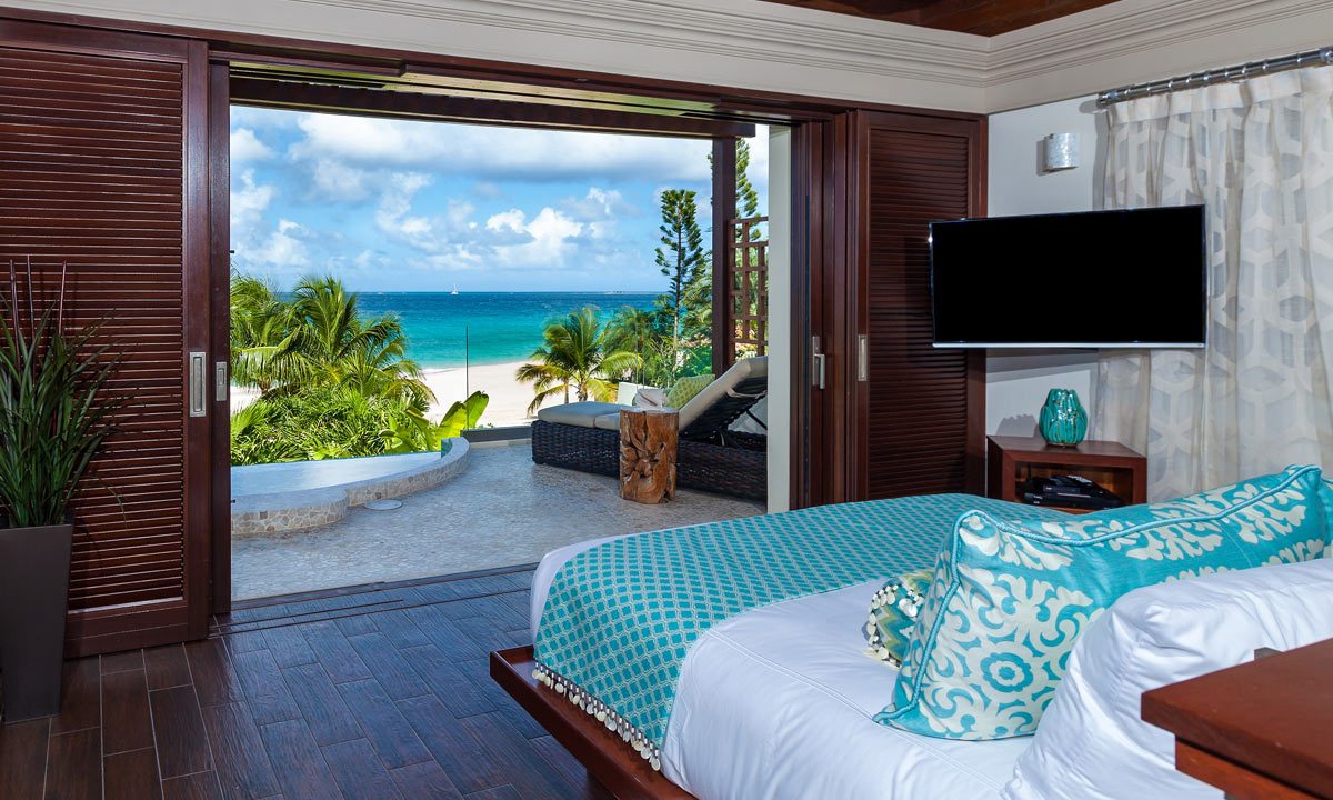 master-suite-neveah-villa