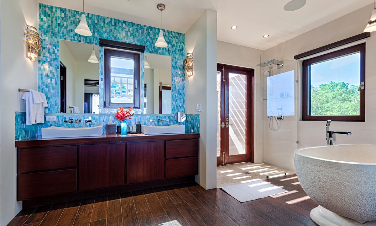 neveah-villa-bedroom-bath-02